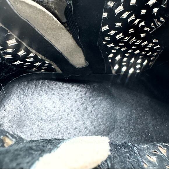 Circle G by Corral Women's Laser Cut Out Zip Ankle Short Booties Black Size 10 - Picture 11 of 12